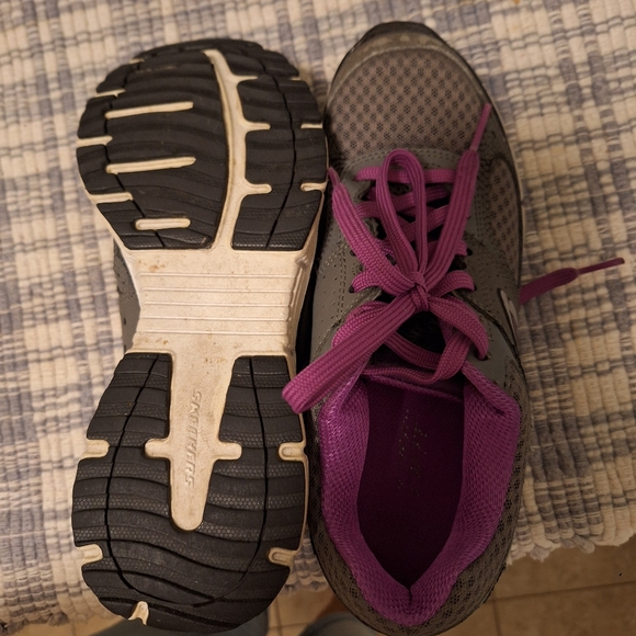 Sketchers size 6 - Picture 2 of 4